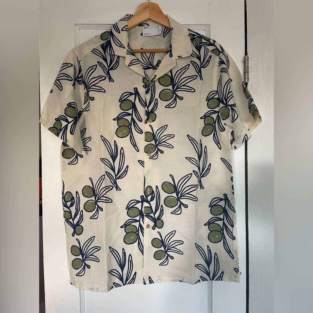 Abstract Modern Camp Collar Button Down Olive Shirt Men’s XS
